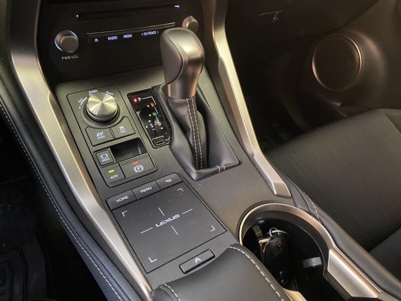 LEXUS NX300H BUSINESS 2WD