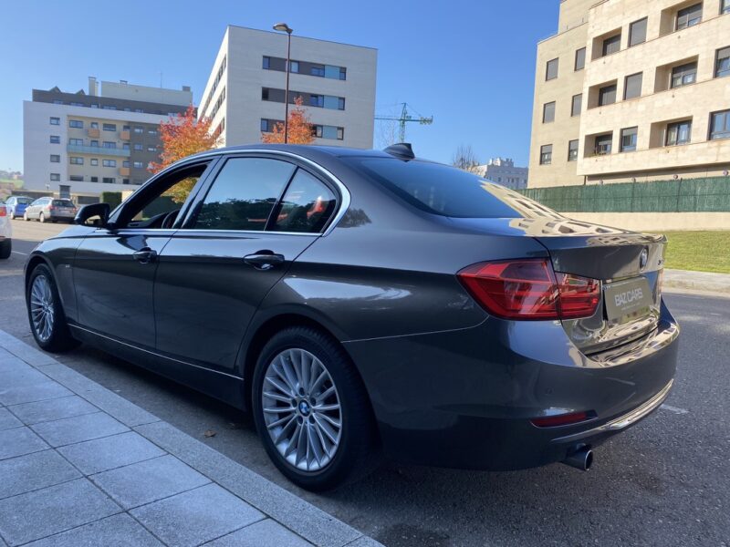 BMW 318 LUXURY