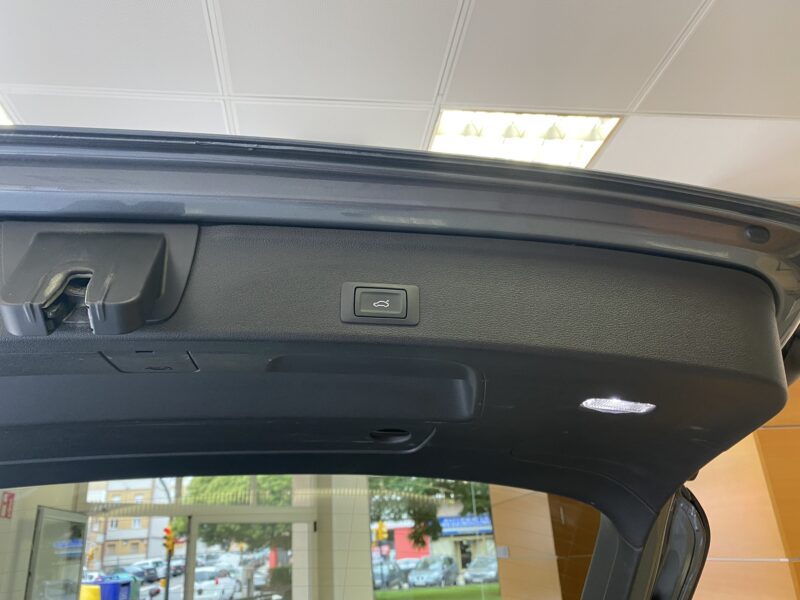 AUDI A4 Avant BLACK LINE 2.0 S TRONIC