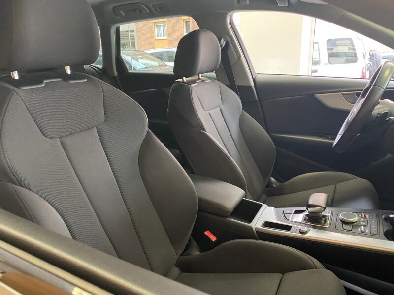 AUDI A4 Avant BLACK LINE 2.0 S TRONIC