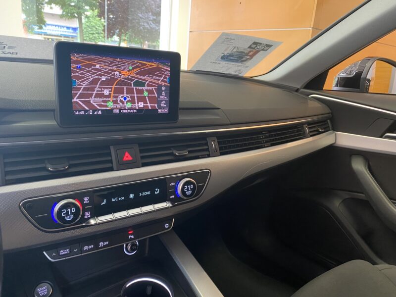 AUDI A4 Avant BLACK LINE 2.0 S TRONIC