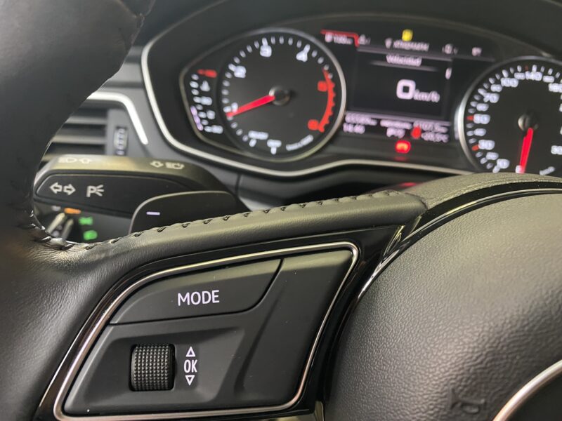 AUDI A4 Avant BLACK LINE 2.0 S TRONIC