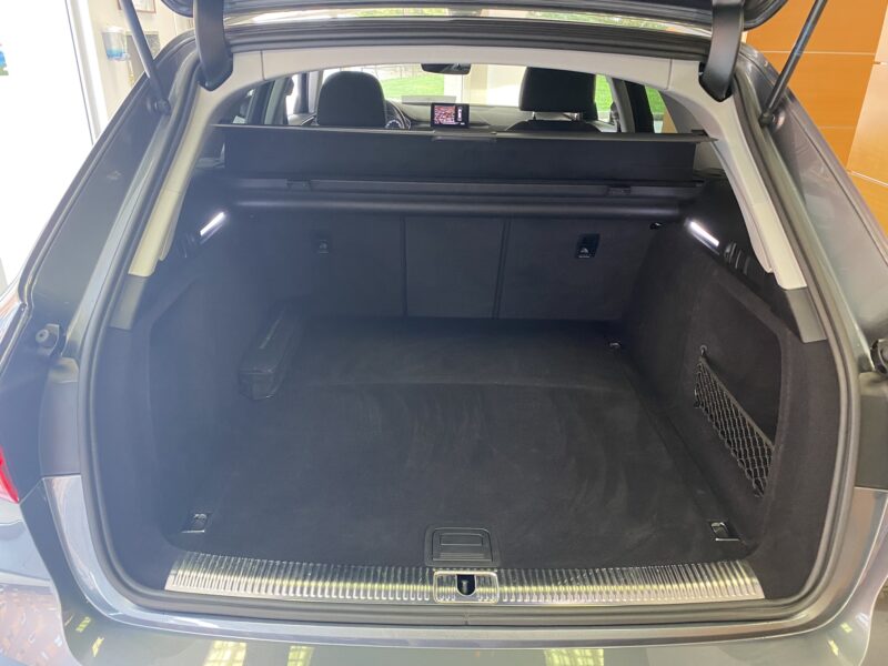 AUDI A4 Avant BLACK LINE 2.0 S TRONIC