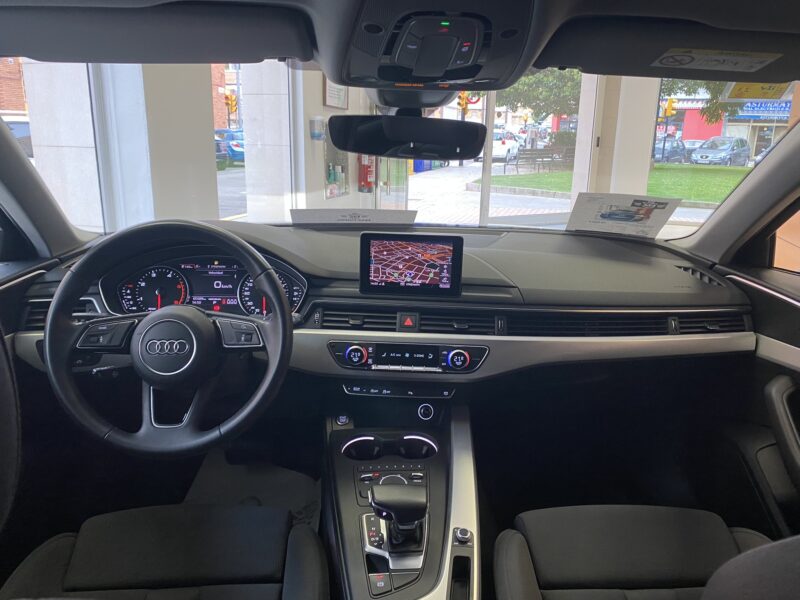 AUDI A4 Avant BLACK LINE 2.0 S TRONIC