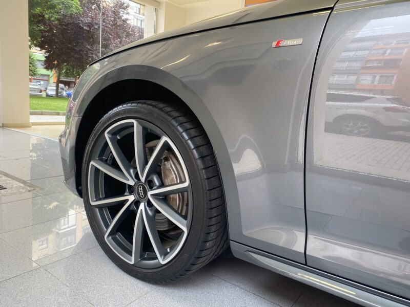 AUDI A4 Avant BLACK LINE 2.0 S TRONIC