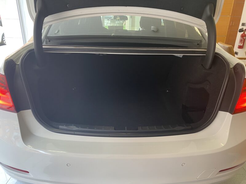 BMW Serie 3 318dA 4P SPORT xDrive 2.0