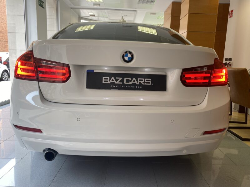 BMW Serie 3 318dA 4P SPORT xDrive 2.0