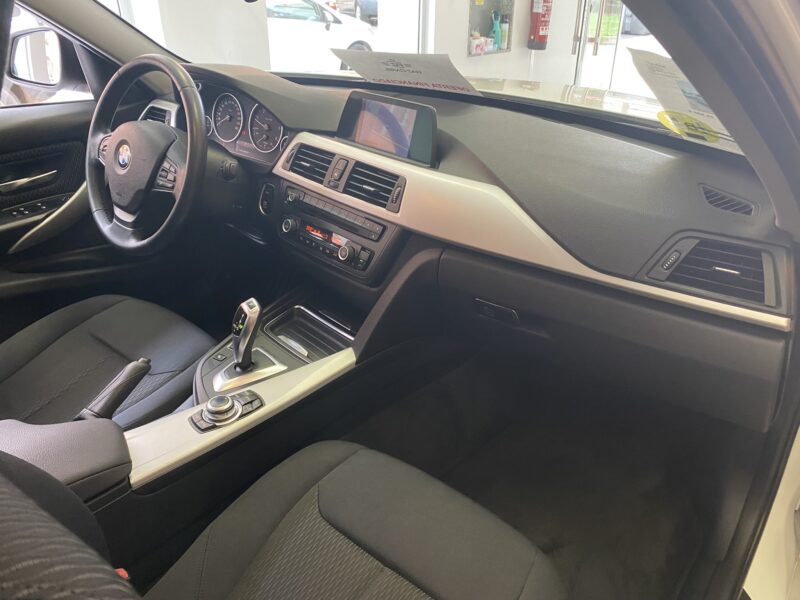 BMW Serie 3 318dA 4P SPORT xDrive 2.0