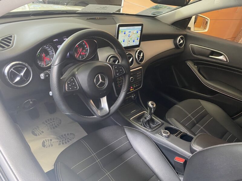 MERCEDES-BENZ CLA SHOOTING BRAKE 200 CDI AMG LINE