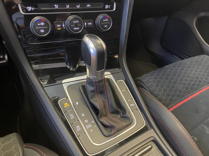 VOLKSWAGEN Golf GTI PERFORMANCE