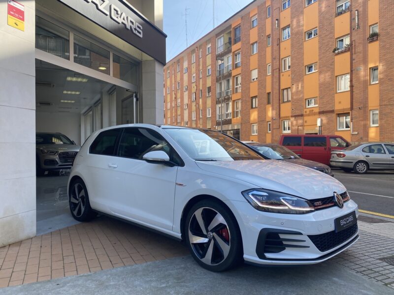 VOLKSWAGEN Golf GTI PERFORMANCE
