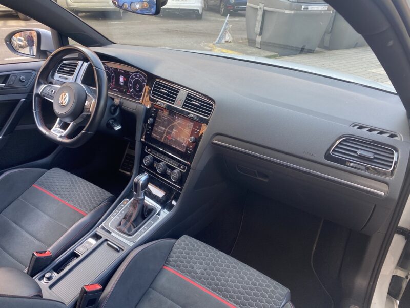 VOLKSWAGEN Golf GTI PERFORMANCE