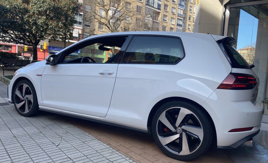 VOLKSWAGEN Golf GTI PERFORMANCE