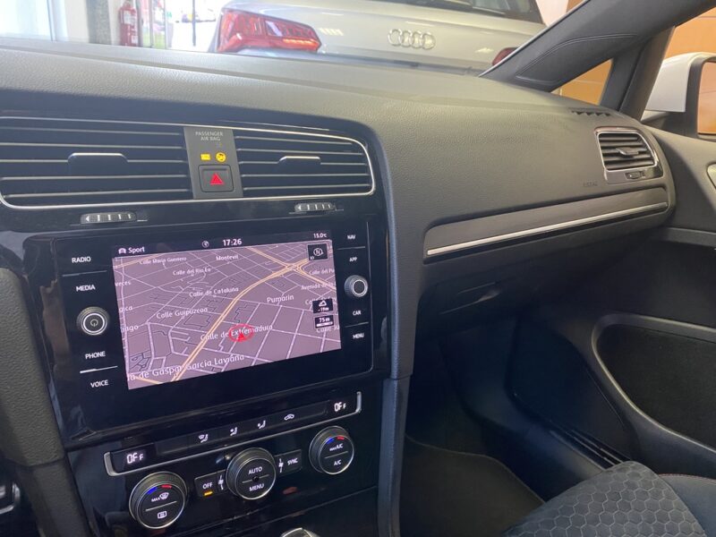 VOLKSWAGEN Golf GTI PERFORMANCE