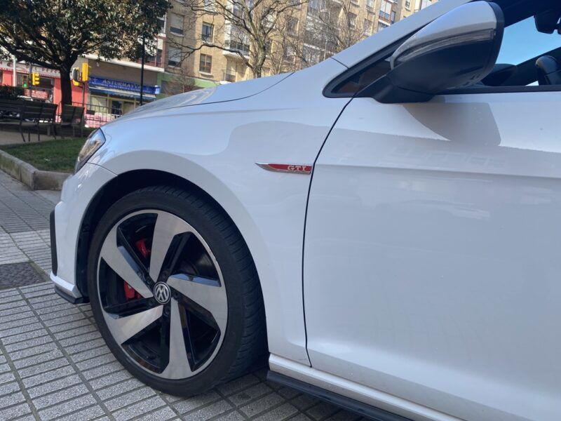 VOLKSWAGEN Golf GTI PERFORMANCE