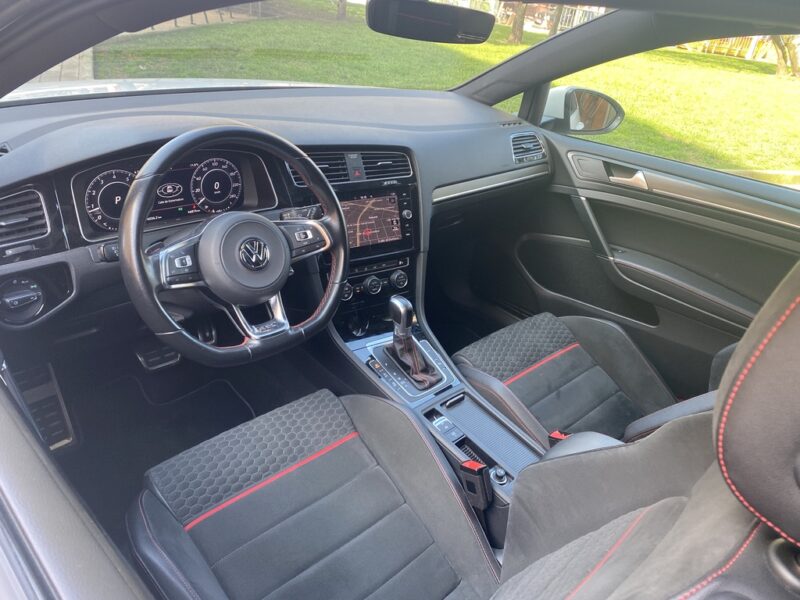 VOLKSWAGEN Golf GTI PERFORMANCE