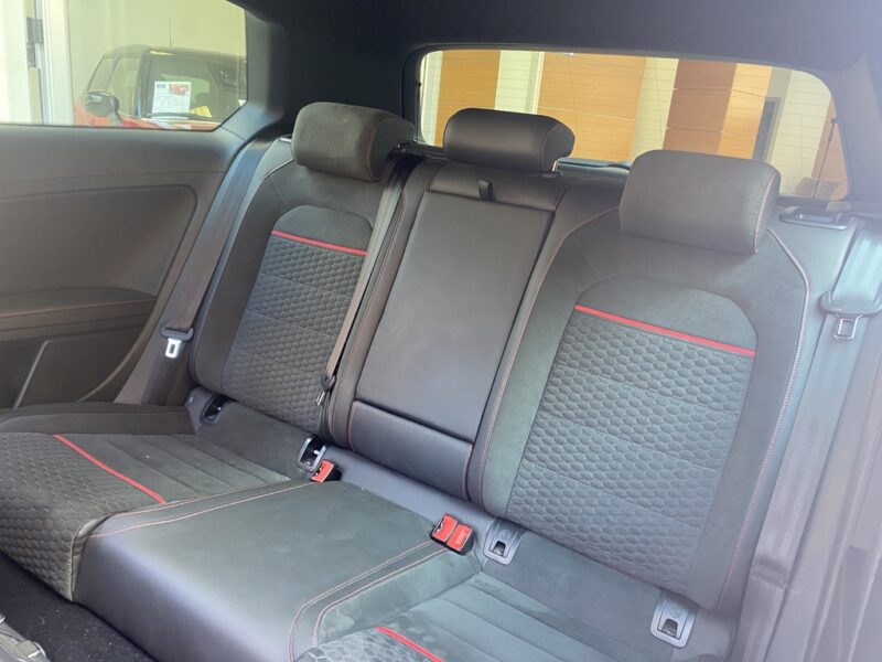 VOLKSWAGEN Golf GTI PERFORMANCE