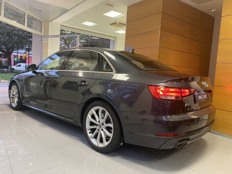 AUDI A4 SEDAN 2.0 TDI Quattro Stronic Sline