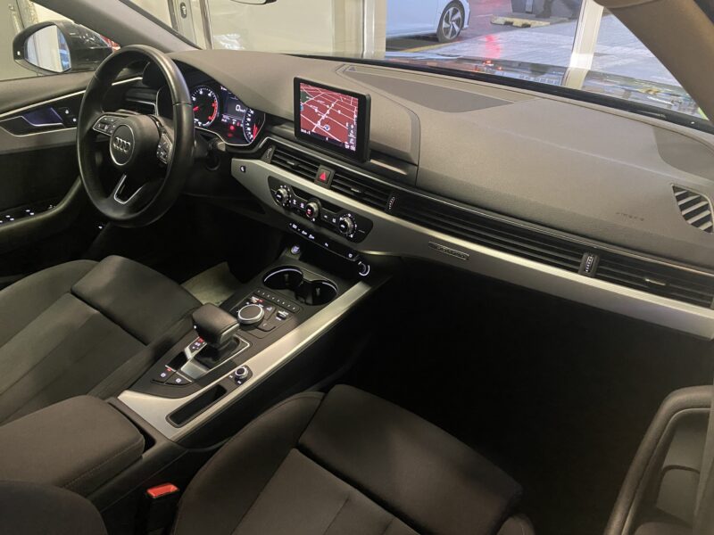 AUDI A4 SEDAN 2.0 TDI Quattro Stronic Sline