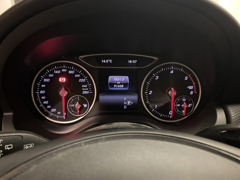 MERCEDES-BENZ Clase A 200d AMG STYLE