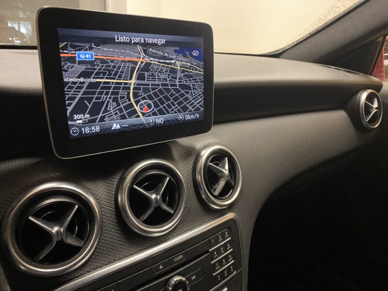 MERCEDES-BENZ Clase A 200d AMG STYLE