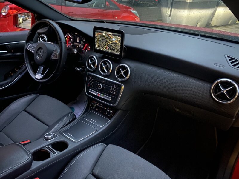 MERCEDES-BENZ Clase A 200d AMG STYLE